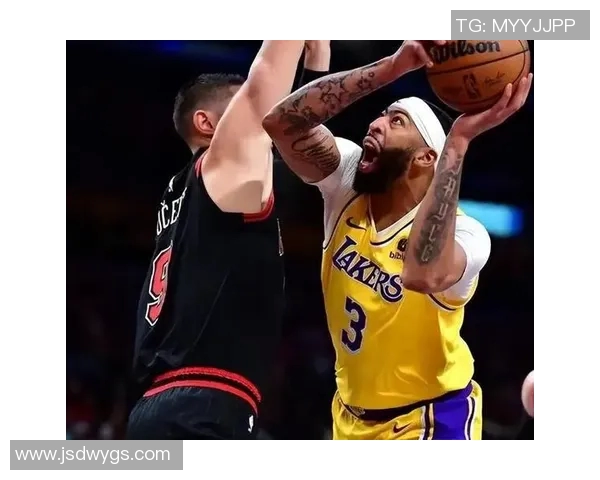 2001年湖人对阵勇士的经典对决回顾与精彩瞬间分析